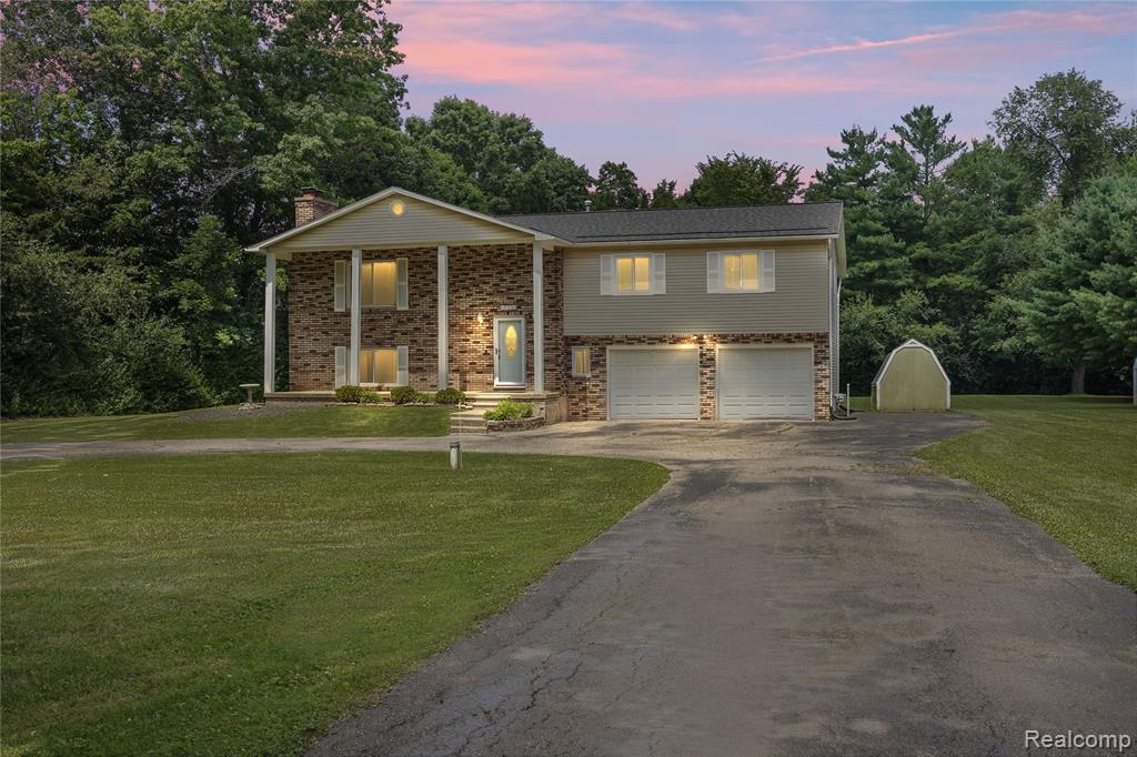 5461 E Holly Road, Holly, MI 48442 — front exterior
