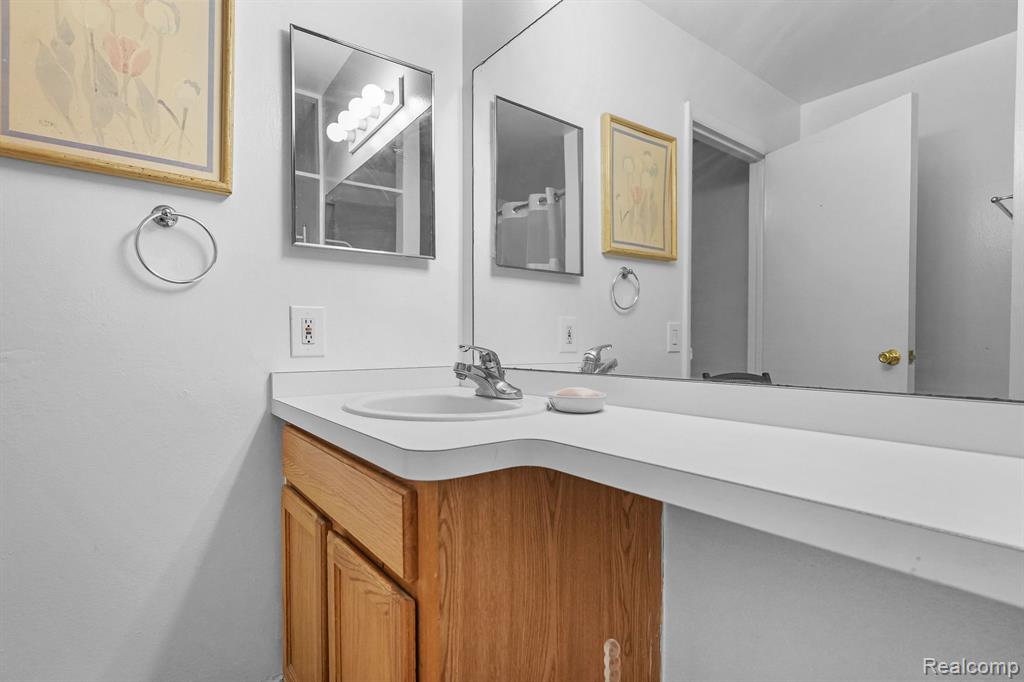 475 FOX HILLS Drive N, Bloomfield Hills, MI 48304 — Photo 15