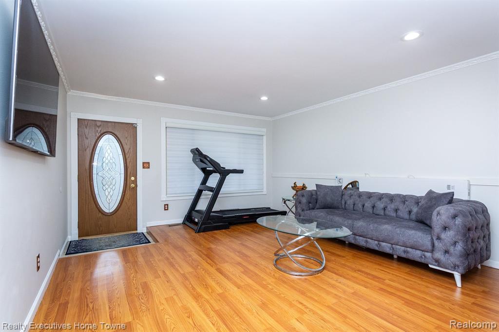 39654 EDGEMONT Drive, Sterling Heights, MI 48310 — Photo 8