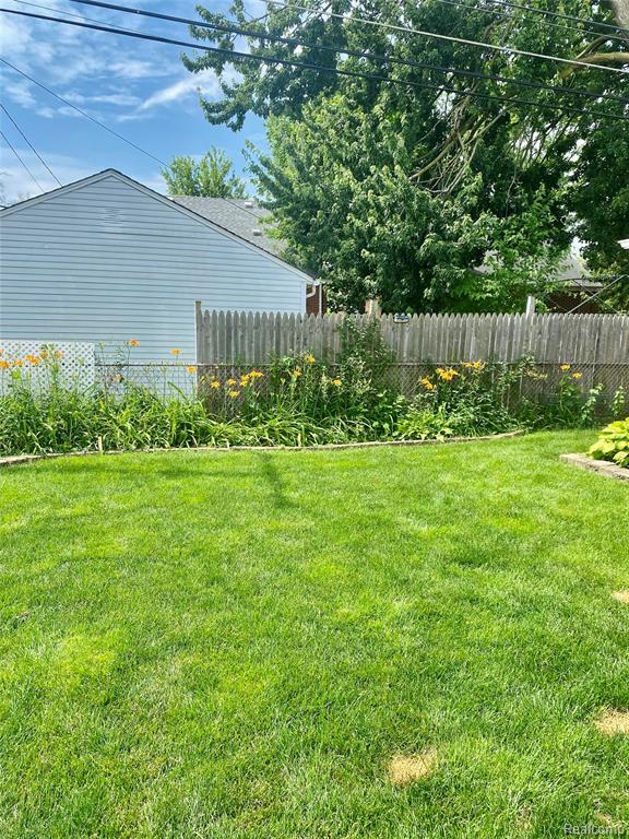 869 Pagel Avenue, Lincoln Park, MI 48146 — Photo 22