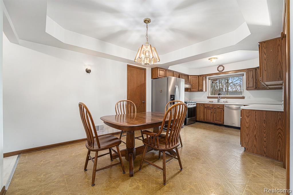 48796 Palmyra Drive, Shelby Twp, MI 48317 — Photo 16