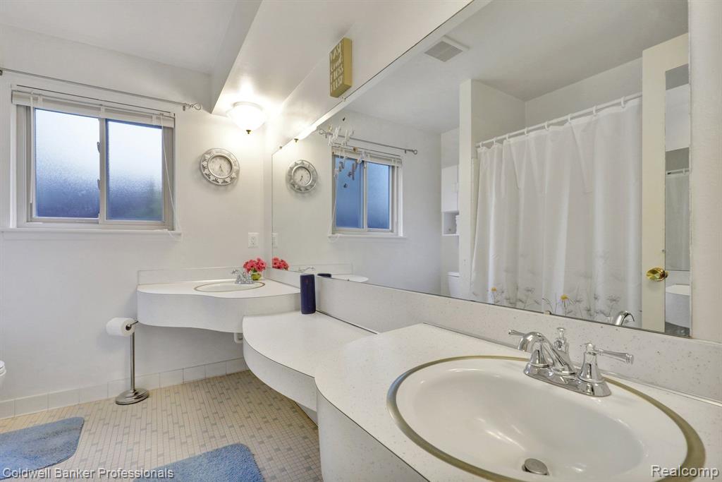 5158 SPINNING WHEEL Drive, Grand Blanc, MI 48439 — Photo 22