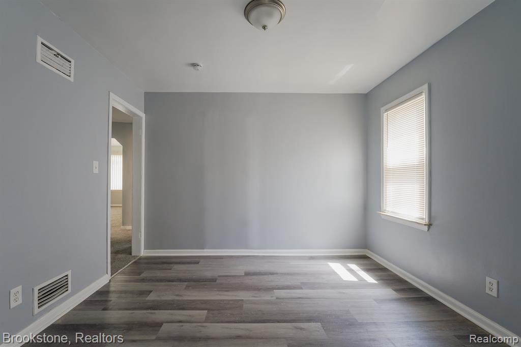 4226 CADILLAC Avenue, Wayne, MI 48184 — Photo 11