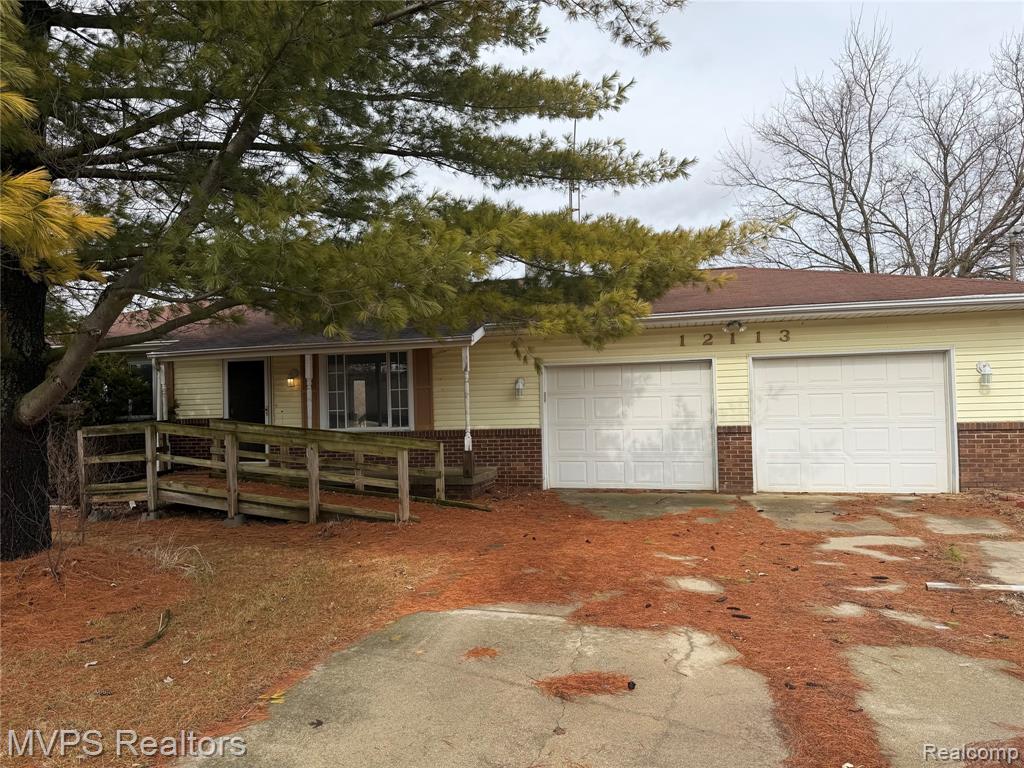12113 E Carpenter Road, Davison, MI 48423 — front exterior