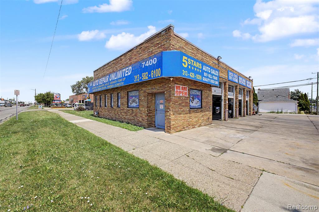 7400 Greenfield Road, Dearborn, MI 48126 — front exterior