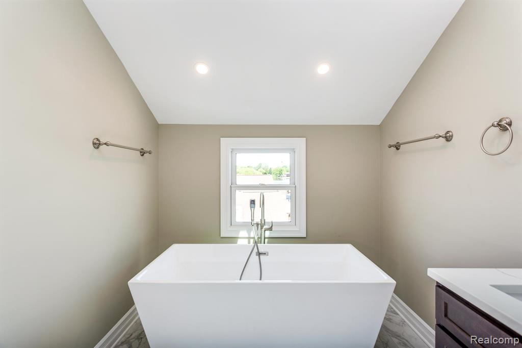 16665 Kings Fairway Lane, Grand Blanc, MI 48439 — Photo 15