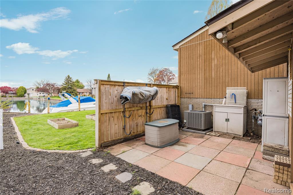 38027 Mallast Street, Harrison Township, MI — Photo 51