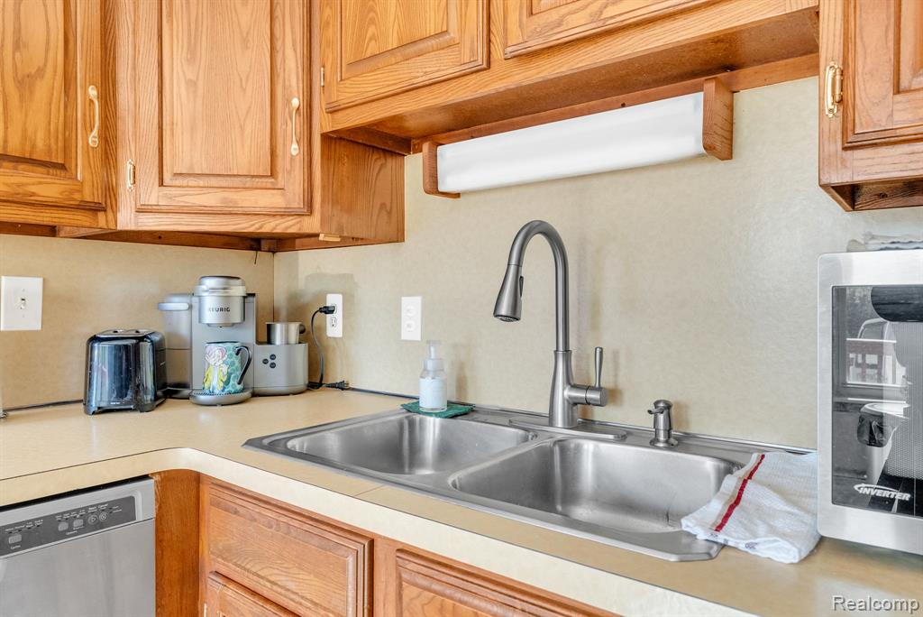 24915 Saint Paul Boulevard, Harrison Township, MI — Photo 14