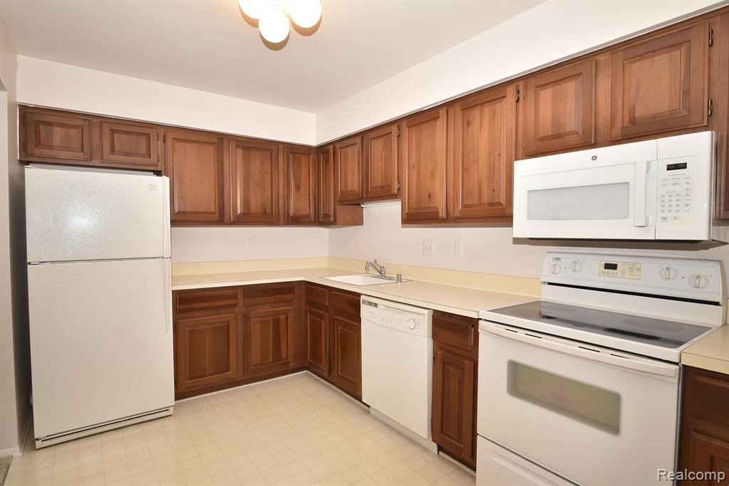 30475 W 14 Mile Rd, 74, Farmington, MI 48334 — Photo 10