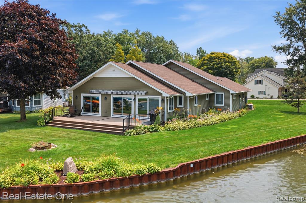 2939 Tamarack Lake Drive, Pinckney, MI 48169 — Photo 2