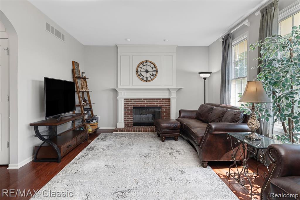 45273 Jacob Drive, Novi, MI — Photo 10