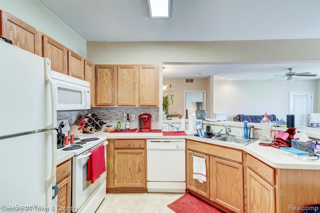 28104 CHESAPEAKE Circle, 334, Walled Lake, MI 48390 — Photo 6