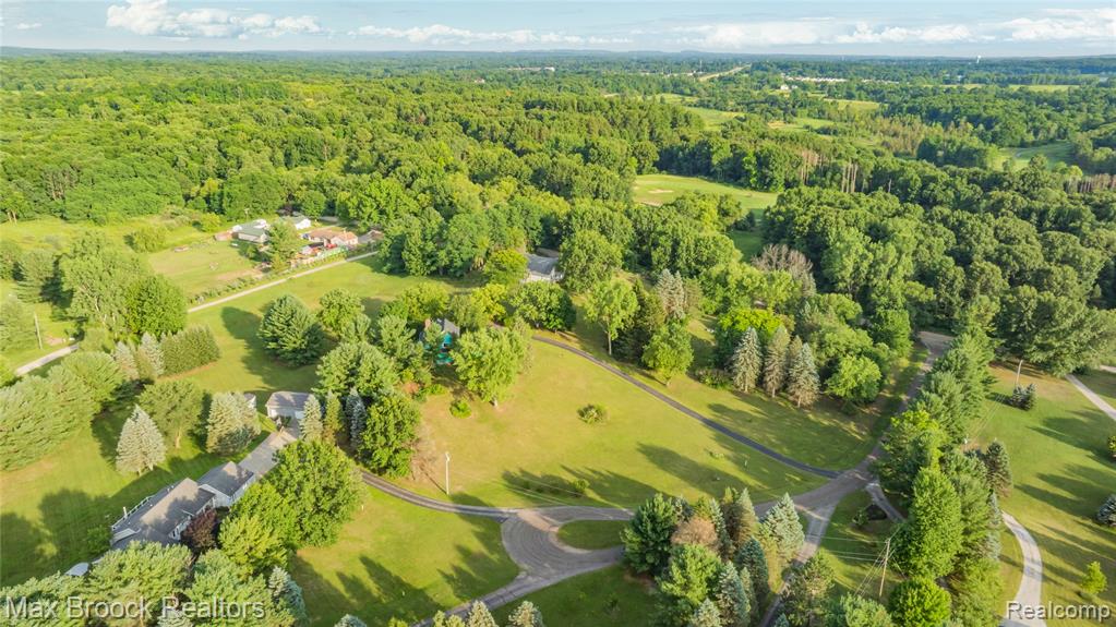 4622 Fleck Drive, Hartland, MI 48430 — Photo 57