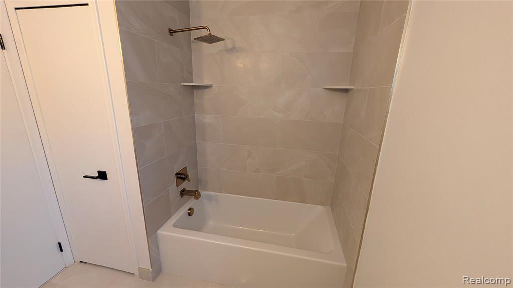2014 Waldons Court S, West Bloomfield, MI — Photo 19