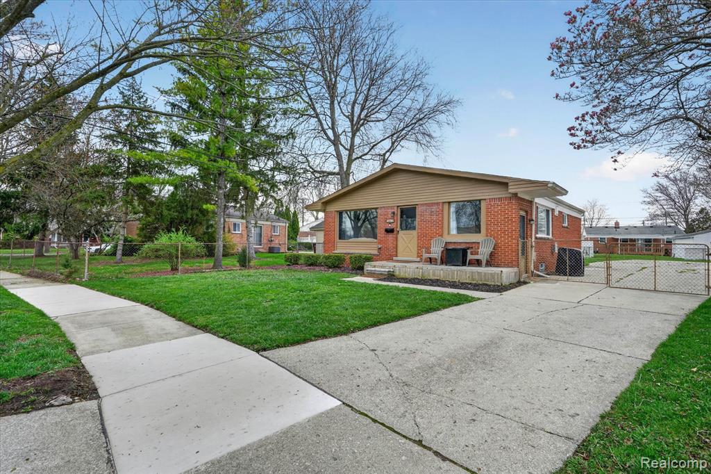 16672 Drake Street, Southgate, MI 48195 — Photo 2