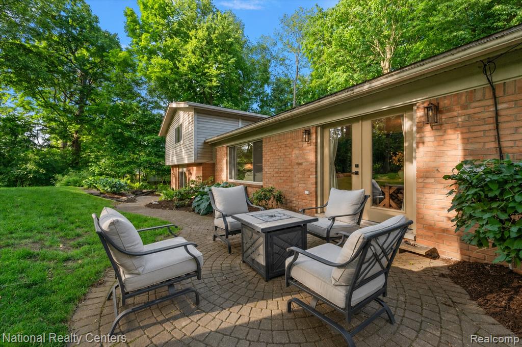 21201 E Chigwidden Street, Northville, MI 48167 — Photo 45