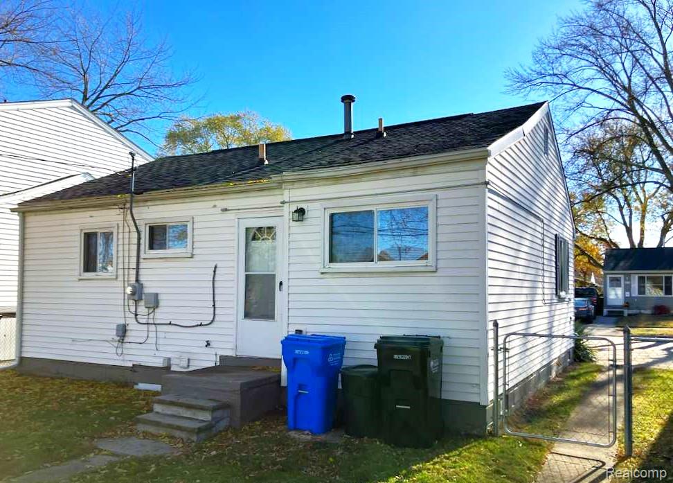 861 E DALLAS Avenue, Madison Heights, MI 48071 — Photo 5