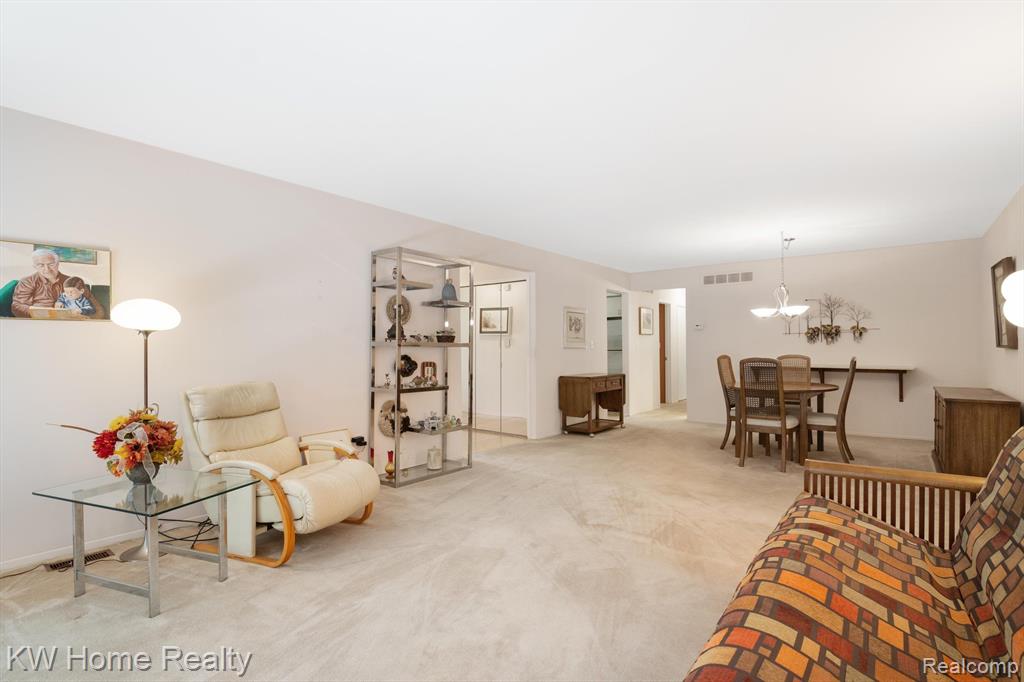 29691 Pine Ridge Circle, Farmington Hills, MI 48331 — Photo 16