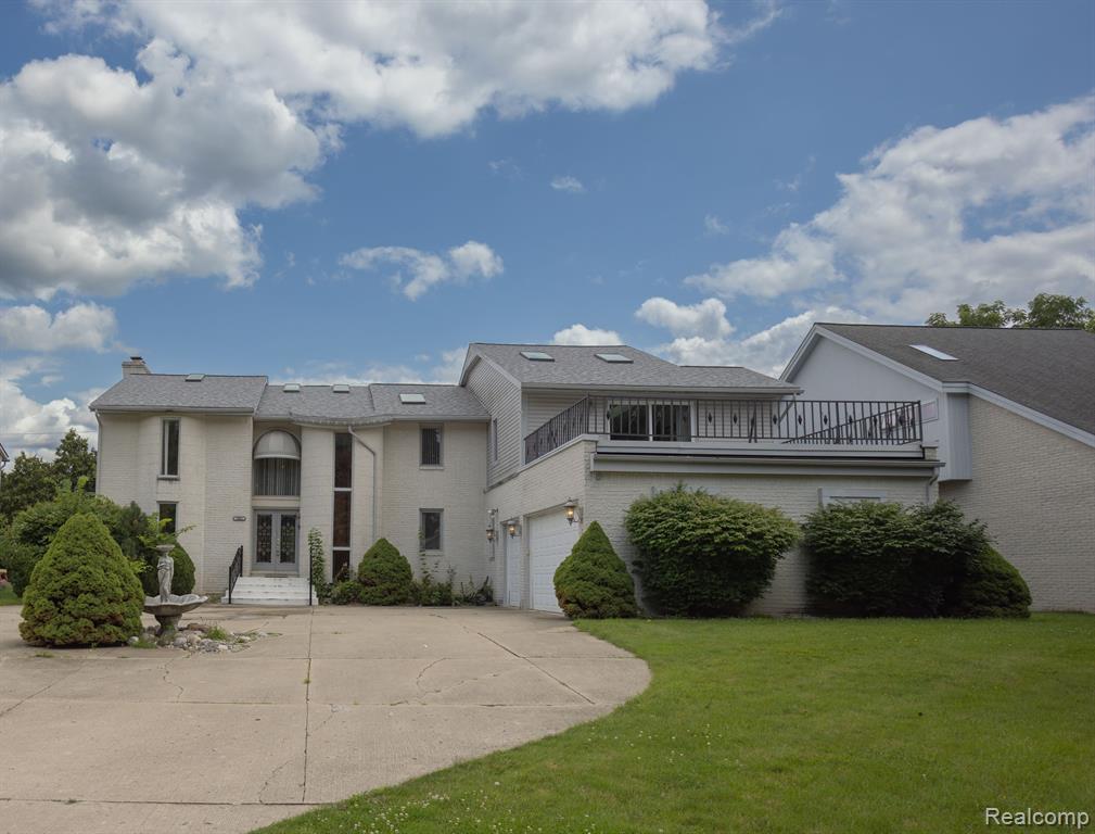 5881 NANEVA, West Bloomfield, MI — front exterior