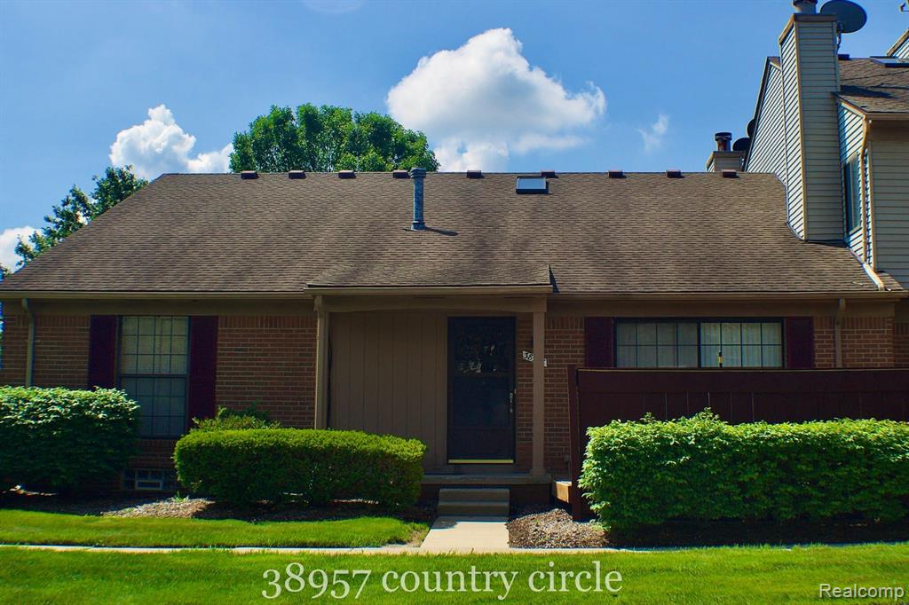 38957 COUNTRY Circle, Farmington Hills, MI 48331 — Photo 25
