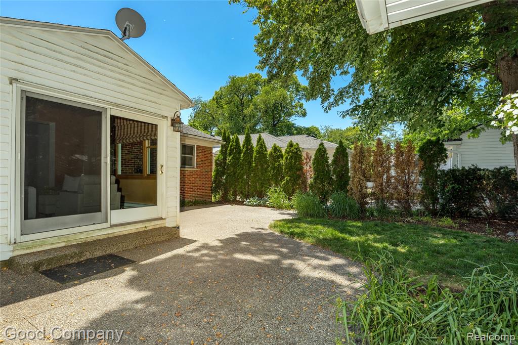 802 Orchard View Drive, Royal Oak, MI 48073 — Photo 46