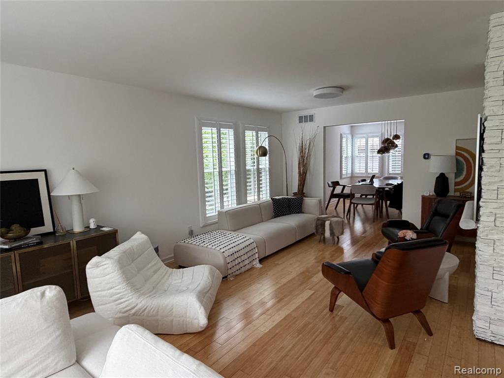 5589 Loveland Street, West Bloomfield, MI — Photo 4
