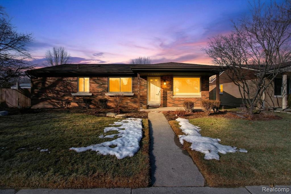 15715 Exeter Court, Fraser, MI 48026 — Photo 4