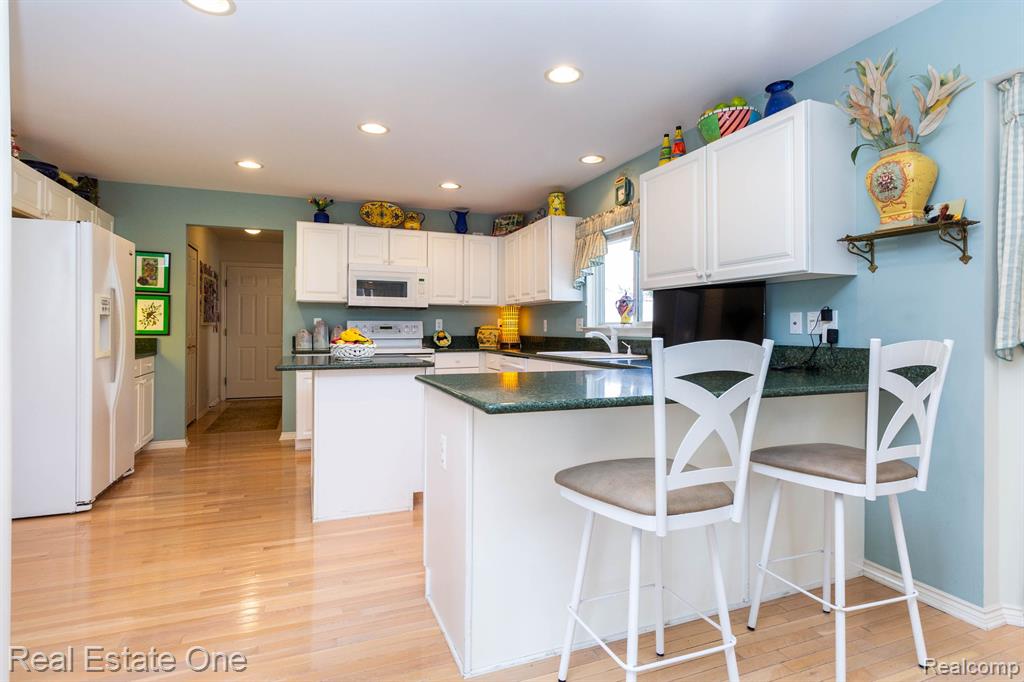 490 FRANKLIN LAKE Circle, Oxford, MI 48371 — Photo 22