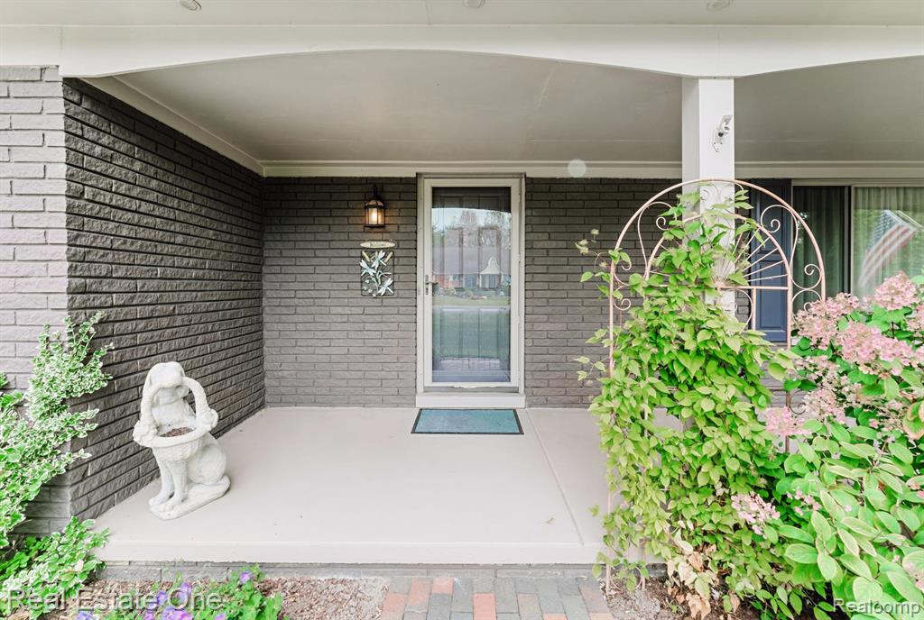 5374 Daniels Drive, Troy, MI 48098 — Photo 2