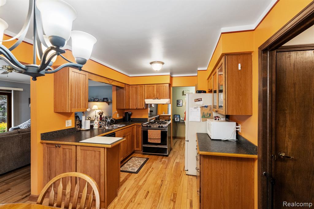 42917 Freeport Drive, Sterling Heights, MI 48313 — Photo 12