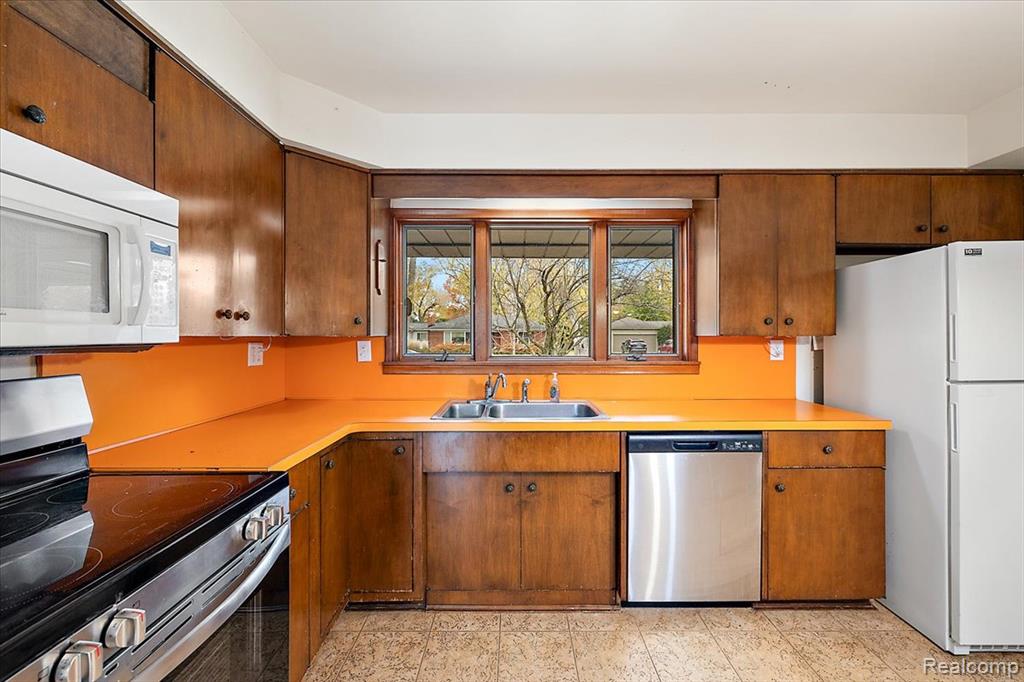 17455 Kinross Avenue, Beverly Hills, MI 48025 — Photo 13