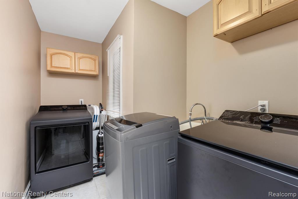 51569 PINEWOOD Drive, Macomb, MI 48042 — Photo 33