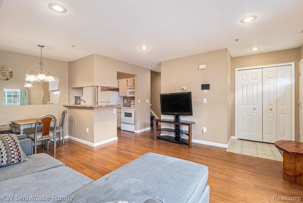 22123 ATLANTIC POINTE, Farmington Hills, MI 48336 — Photo 6