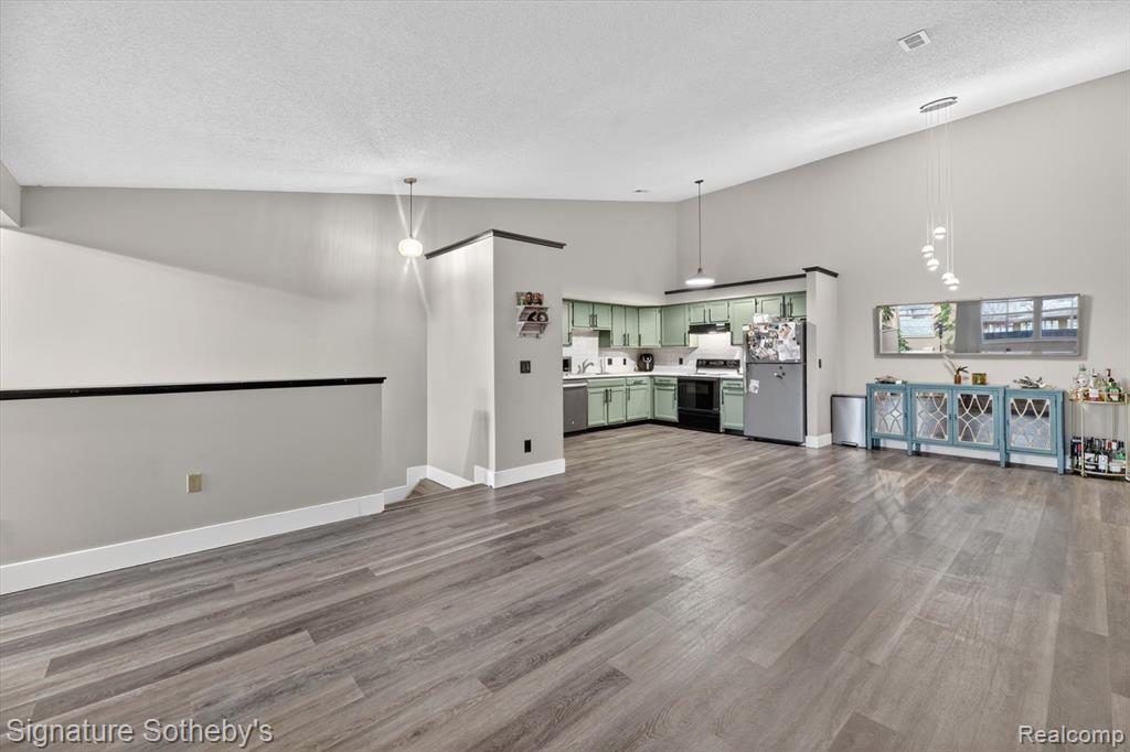 61031 Greenwood Drive, South Lyon, MI 48178 — Photo 12