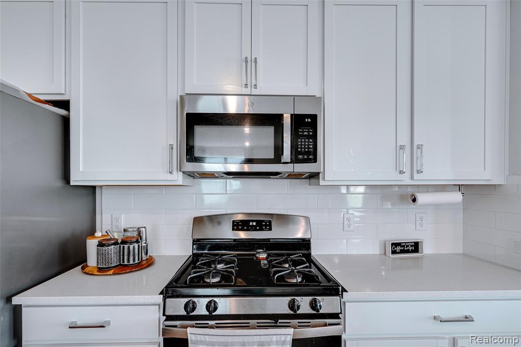 606 Angus Lane, Saline, MI 48176 — Photo 10