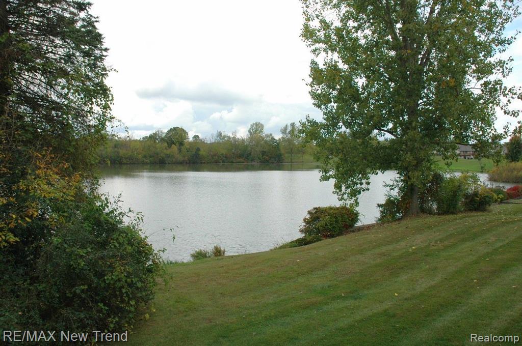 9528 FENHILL Drive, Grand Blanc, MI 48439 — Photo 2