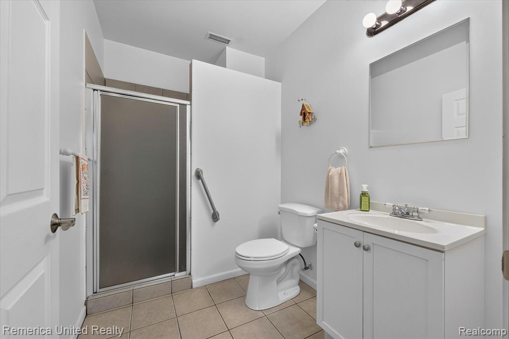 6169 Bay Court, Waterford, MI 48327 — Photo 45