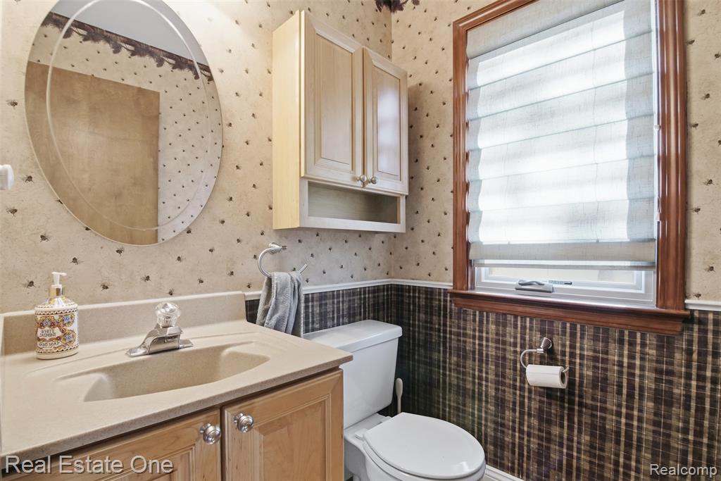 4425 Gardner Street, Sterling Heights, MI 48310 — Photo 16