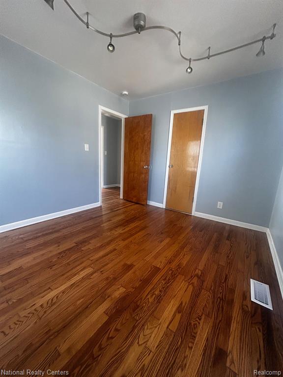 576 E BARRETT Avenue, Madison Heights, MI 48071 — Photo 15