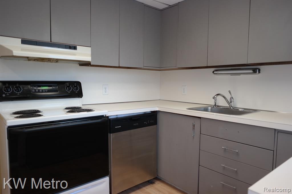 900 HARVARD Road, Berkley, MI 48072 — Photo 9
