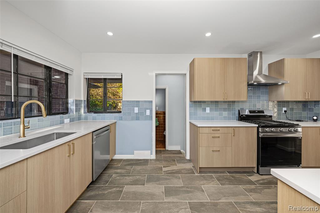 17240 Pontchartrain Blvd, Detroit, MI 48203 — Photo 16