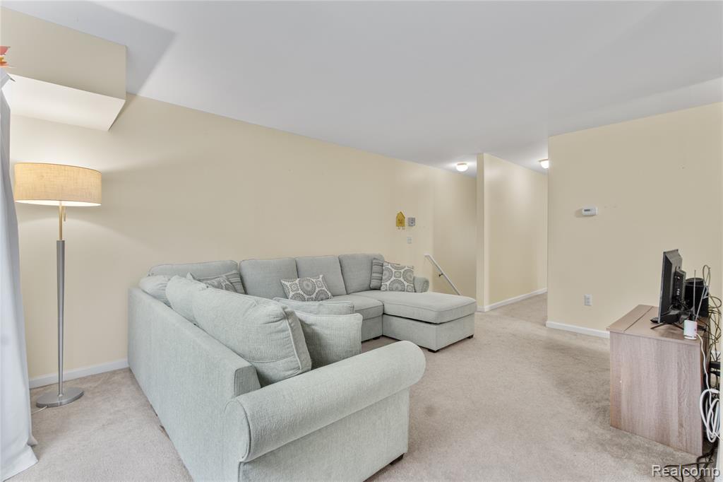 33905 Pondview Circle, Livonia, MI 48152 — Photo 10