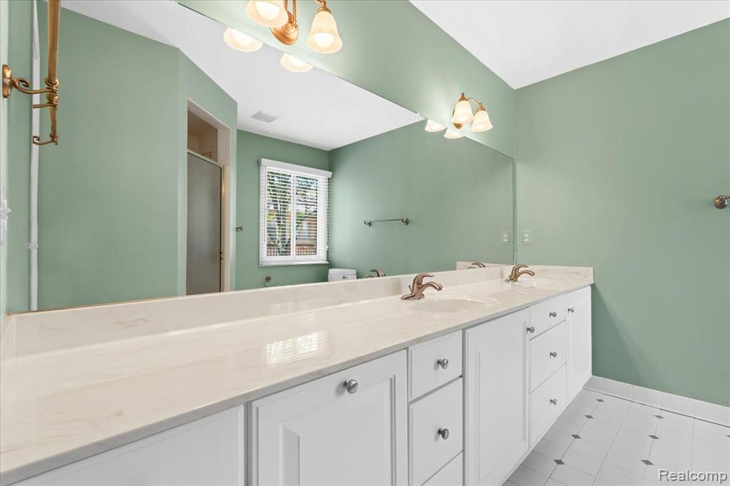 35535 LONE PINE Lane, Farmington Hills, MI 48335 — Photo 21