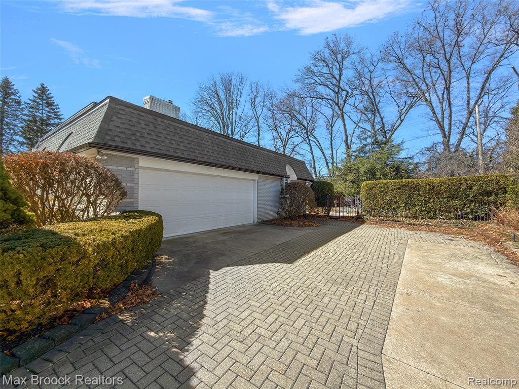 1319 Charrington Road, Bloomfield Hills, MI 48301 — Photo 38
