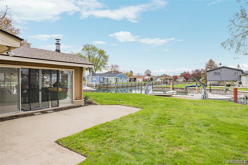 38027 Mallast Street, Harrison Township, MI — Photo 44