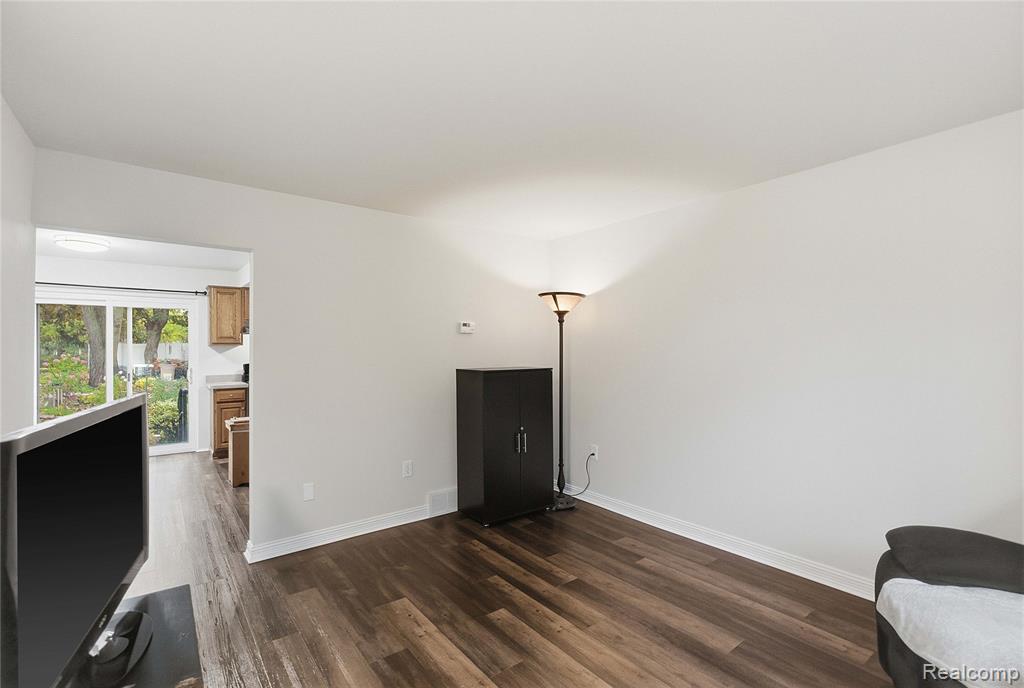45311 Kensington St., Utica, MI 48317 — Photo 5