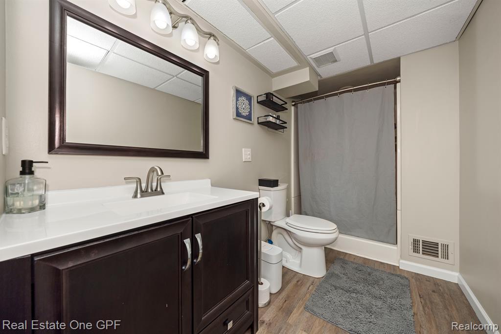 2957 ROUNDTREE Drive, Troy, MI 48083 — Photo 25