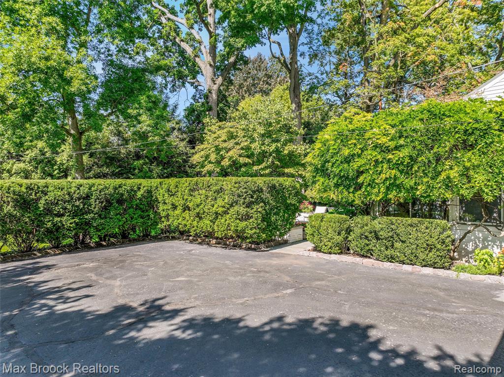 919 W Glengarry Circle, Bloomfield Hills, MI 48301 — Photo 55