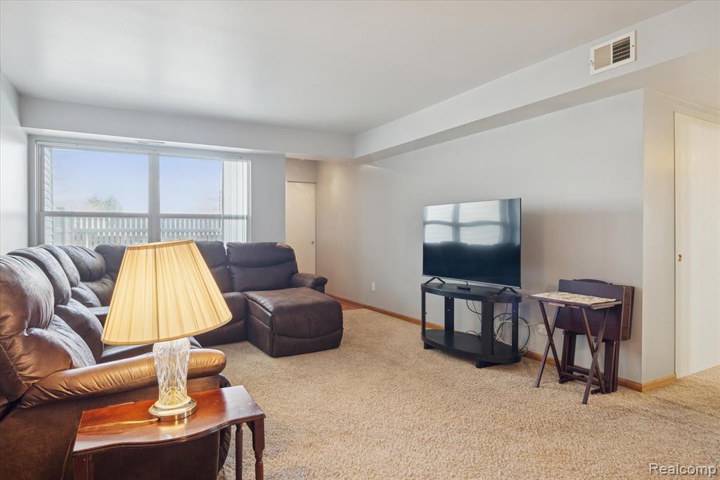 61049 Greenwood Drive, South Lyon, MI 48178 — Photo 10
