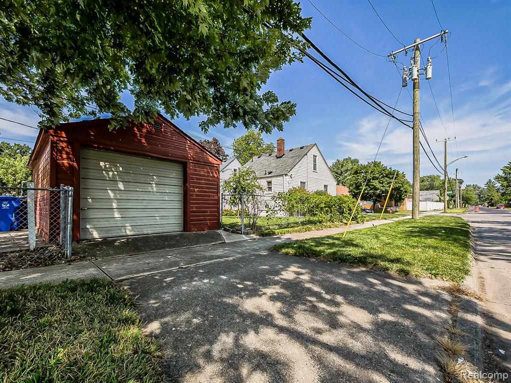 6701 HEYDEN Street, Dearborn Heights, MI 48127 — Photo 16